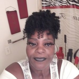 Meet your Posher, Anita